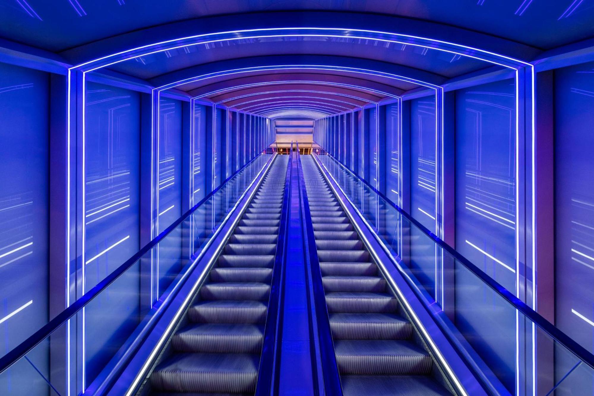 W Sydney Hotel Exterior foto The escalator at the entrance of the hotel