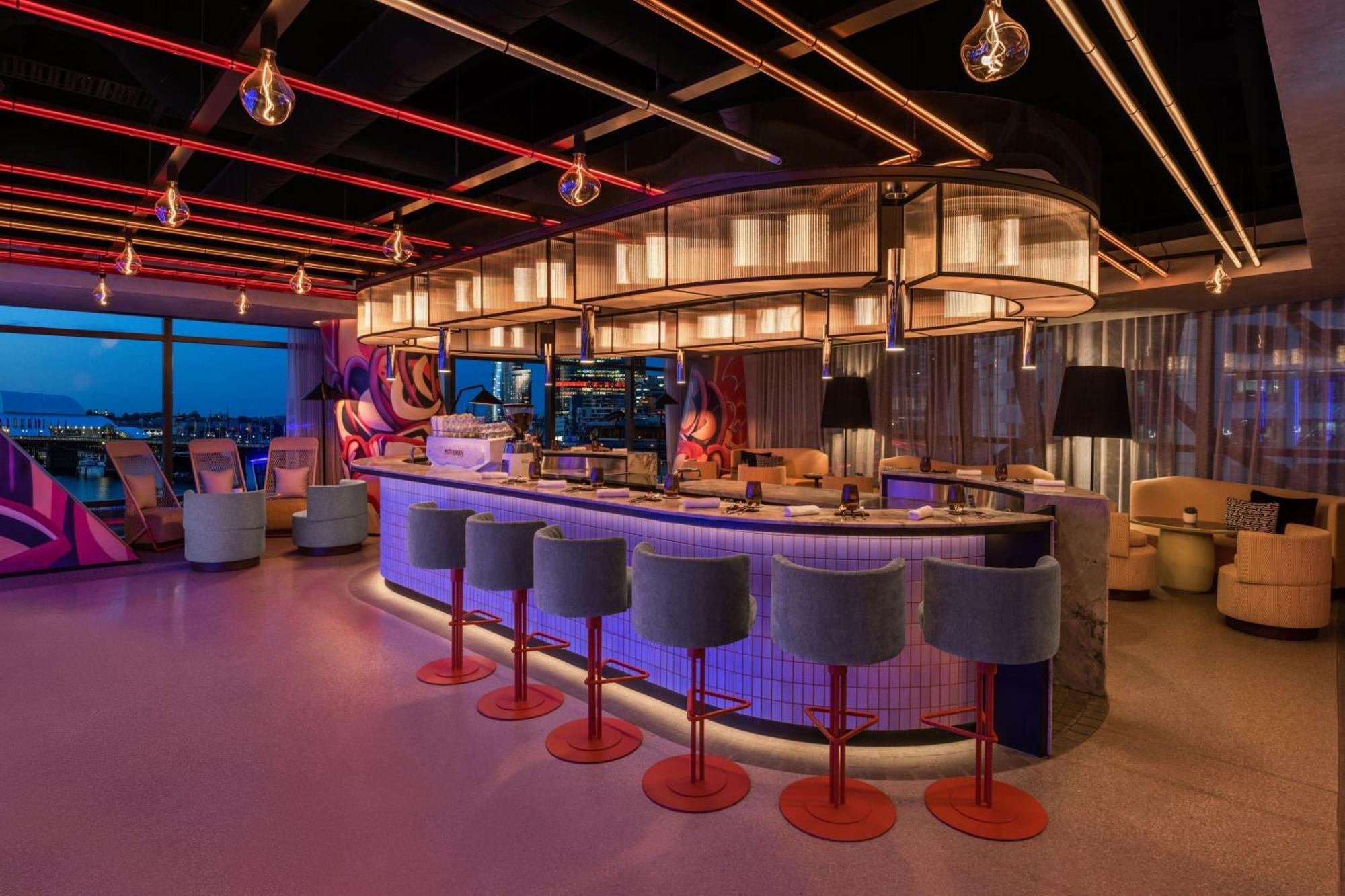 W Sydney Hotel Exterior foto The bar at the 101 Skybar