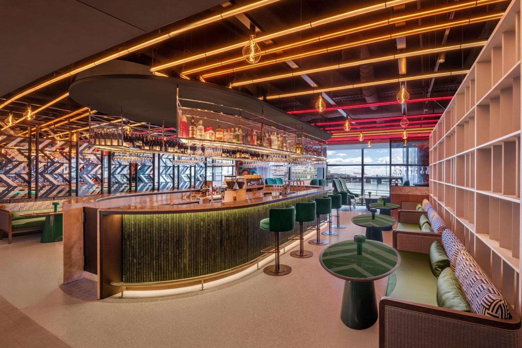 W Sydney Hotel Exterior foto The bar at the Virgin Atlantic Clubhouse at Heathrow Airport